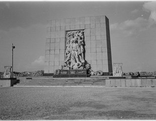 Pomnik Bohaterów Getta – monument upamiętniający bohaterów powstania w warszawskim getcie