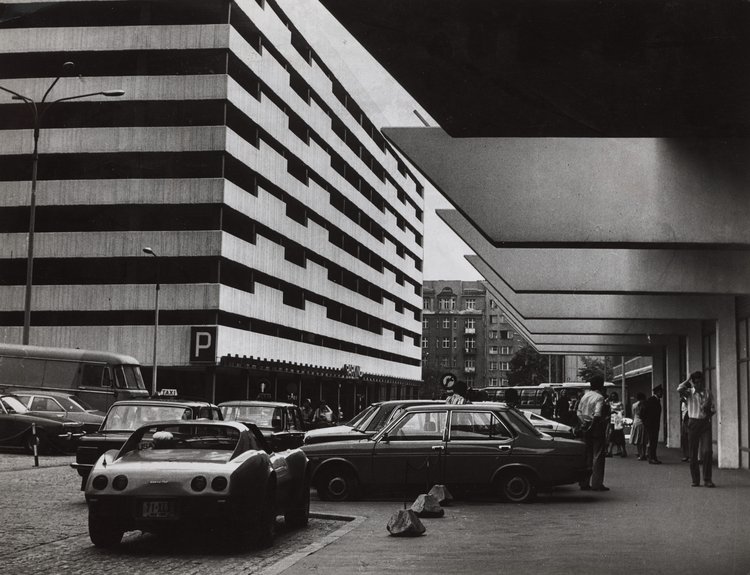 Parkingowa Street and the rear of Hotel Forum