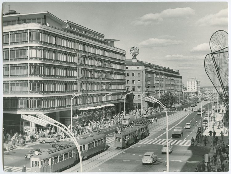 Aleje Jerozolimskie, skrzyżowanie z ulicą Kruczą