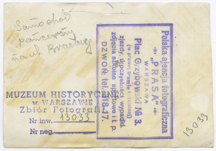 Przewrót majowy 1926. Samochód pancerny na ulicy Brackiej