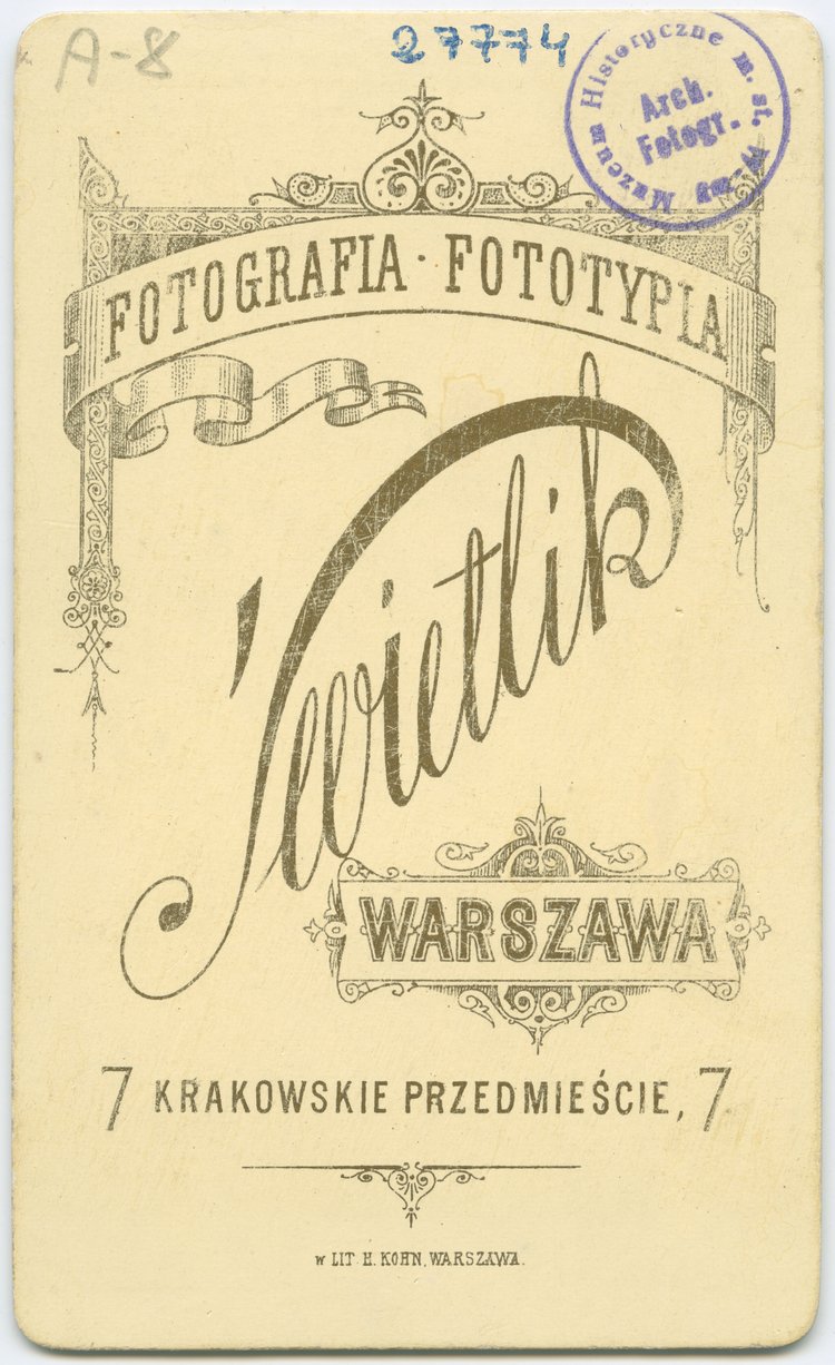 Portret nieznanego chłopca z książką
