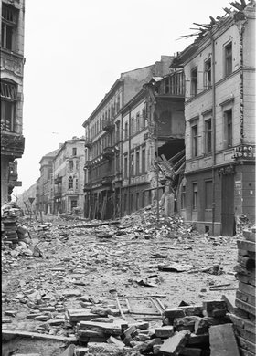 Zniszczenia zabudowy przy ulicy Złotej