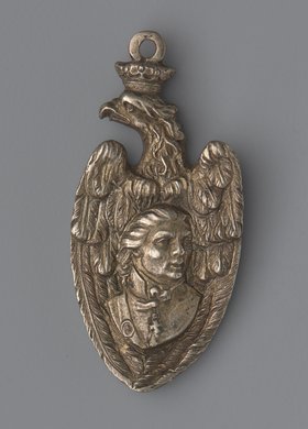 Breloczek w kształcie Orła z wizerunkiem Tadeusza Kościuszki na piersiach