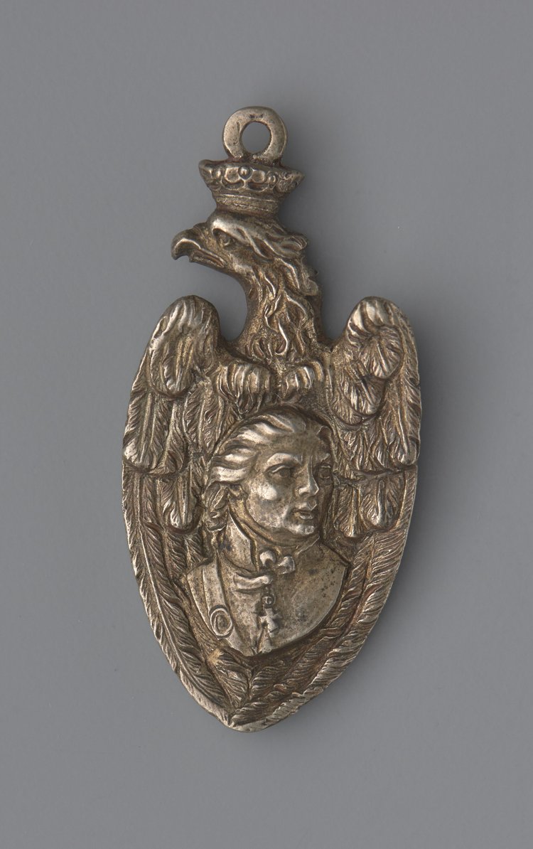 Breloczek w kształcie Orła z wizerunkiem Tadeusza Kościuszki na piersiach