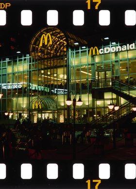McDonald's na rogu ulic Marszałkowskiej i Świętokrzyskiej