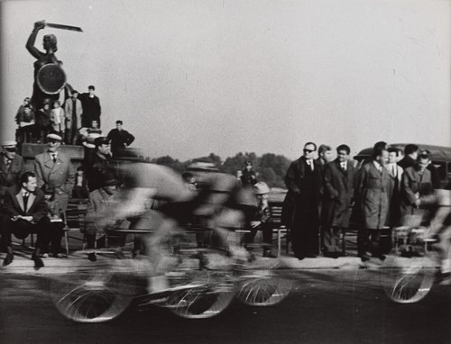 Cyclists in Wybrzeże Kościuszkowskie during the Peace Race