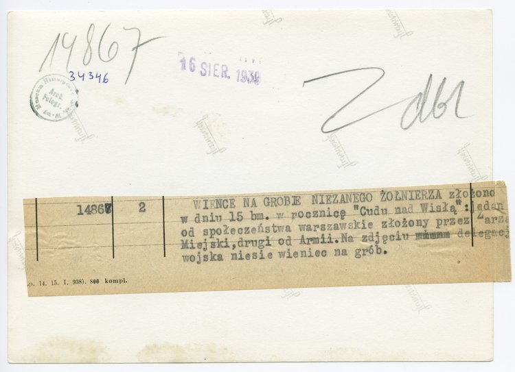 Obchody Święta Żołnierza w rocznicę Bitwy Warszawskiej 1920, oficjalne delegacje przed Grobem Nieznanego Żołnierza