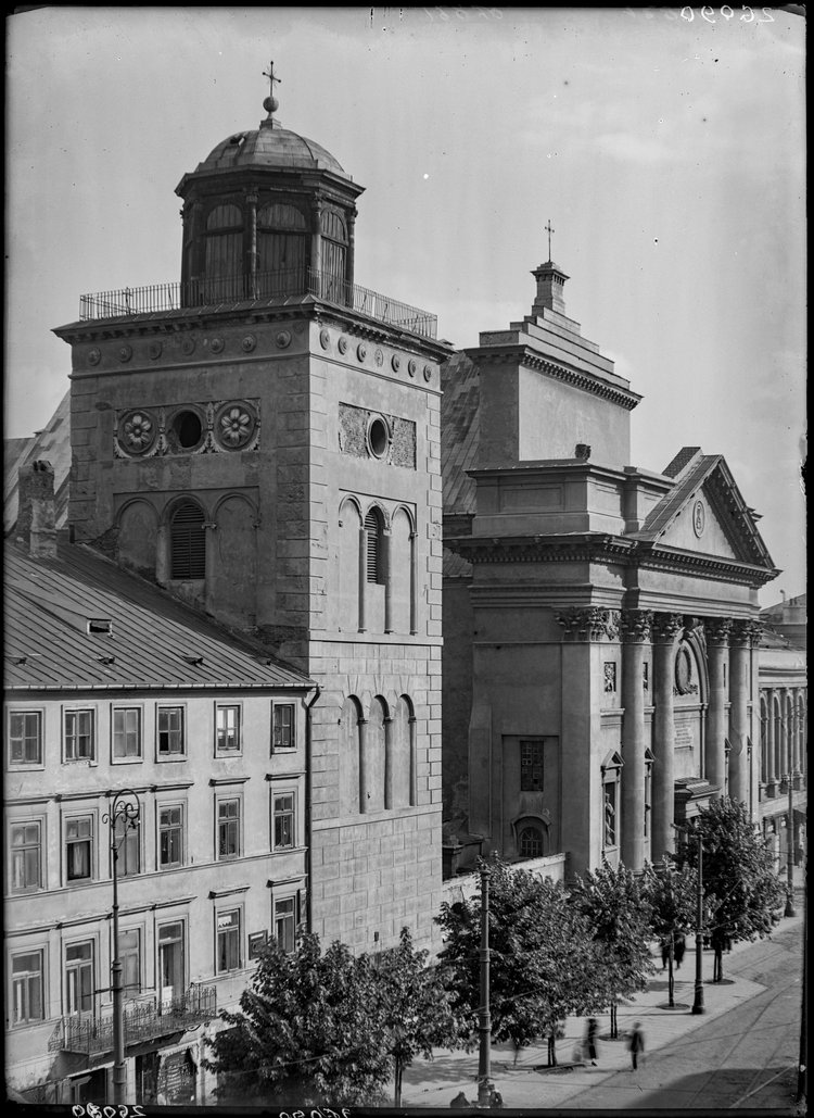 Dzwonnica i kościół św. Anny przy Krakowskim Przedmieściu 68