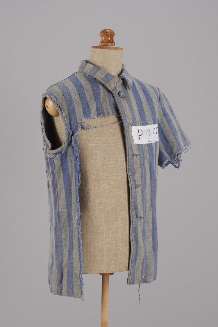 Pasiak - bluza obozowa z KL Auschwitz z numerem obozowym P 25985 harcerki Szarych Szeregów Urszuli Głowackiej ps. Urka