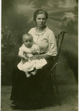 Portret kobiety z niemowlęciem z rodziny Reiffów i Kleinschmidtów