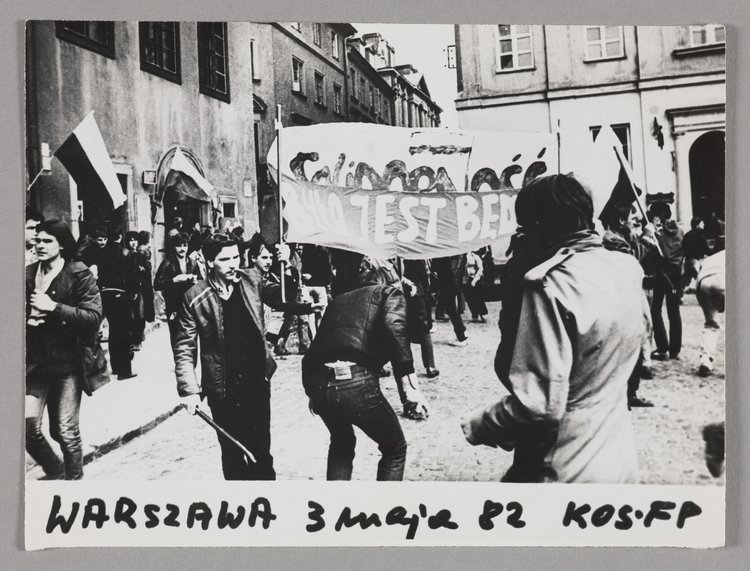 Marsz członków NSZZ "SOLIDARNOŚĆ" ulicami Warszawy w dn. 3 maja 1982 r.