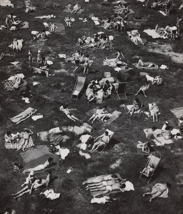 Plażowicze w upalny dzień nad Wisłą