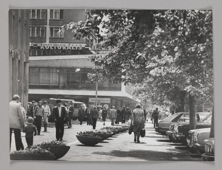 Ulica Marszałkowska u wylotu ulicy Wspólnej