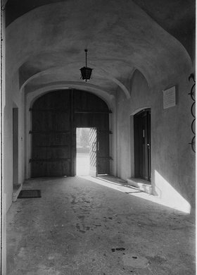 Dziekanka, przejazd bramny