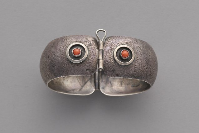 Bransoleta z koralami