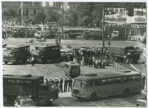 Blokada ronda u zbiegu  Alej Jerozolimskich i ulicy Marszałkowskiej przez NSZZ „Solidarność” w czasie akcji protestacyjnej