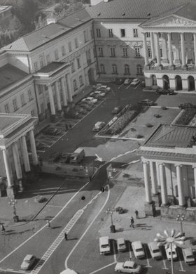 Widok z góry na pałac Komisji Rządowej Przychodów i Skarbu