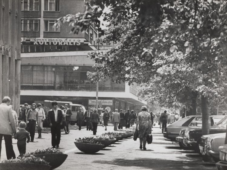 Ulica Marszałkowska u wylotu ulicy Wspólnej