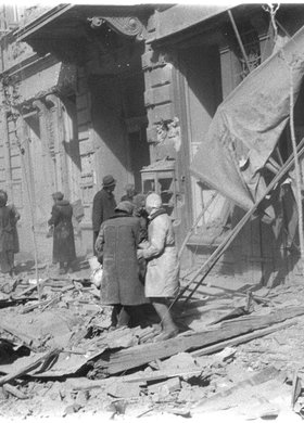 Ludność cywilna na ulicy Kruczej