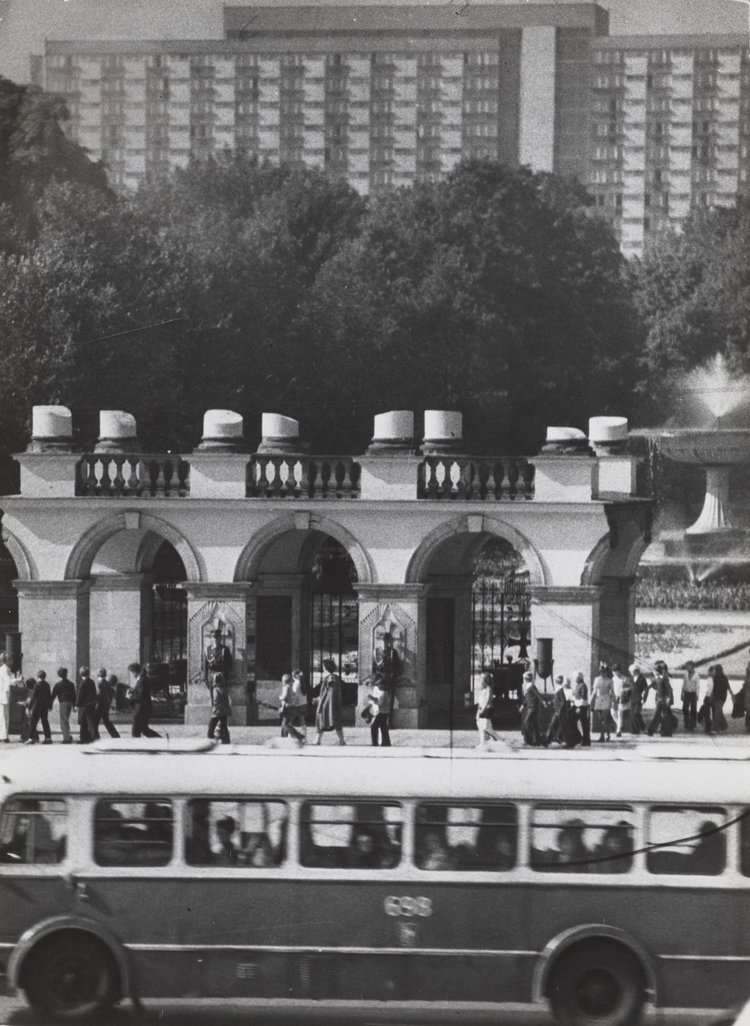 Widok z góry na plac Zwycięstwa (ob. Piłsudskiego) i Grób Nieznanego Żołnierza