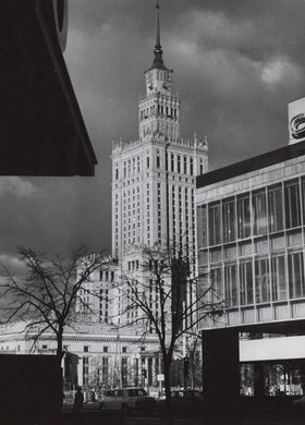 Widok na Pałac Kultury i Nauki spod rotundy PKO