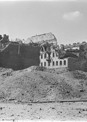 Ruiny zabudowy przy ulicy Siennej i Śliskiej