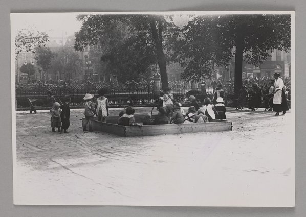 Piaskownica na skwerze przy Krakowskim Przedmieściu