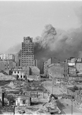 Panorama ruin zabudowy Śródmieścia przy ulicy Świętokrzyskiej