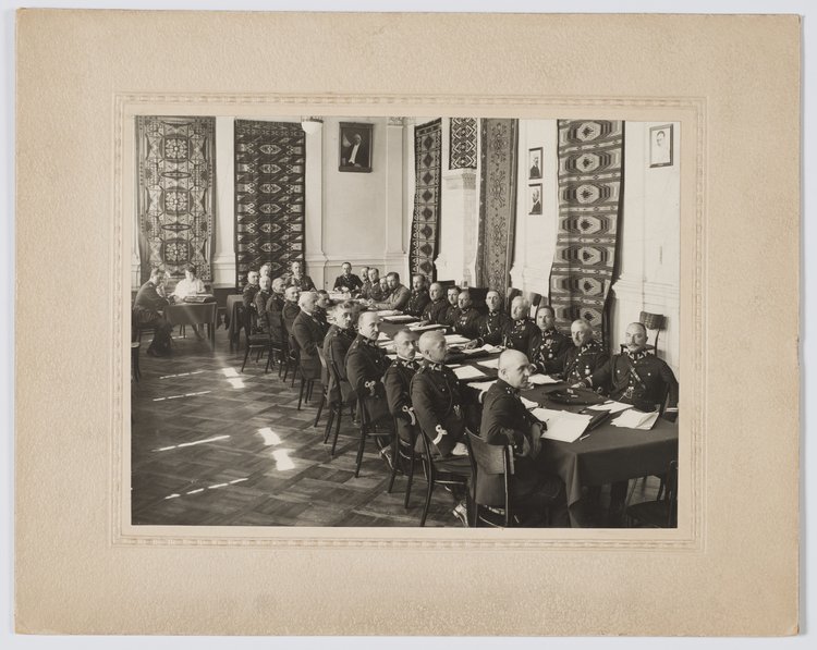 Odprawa wyższych oficerów Policji Państwowej u Komendanta Głównego Janusza Maleszewskiego