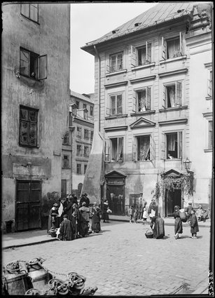 U zbiegu ulicy Piwnej i Wąskiego Dunaju