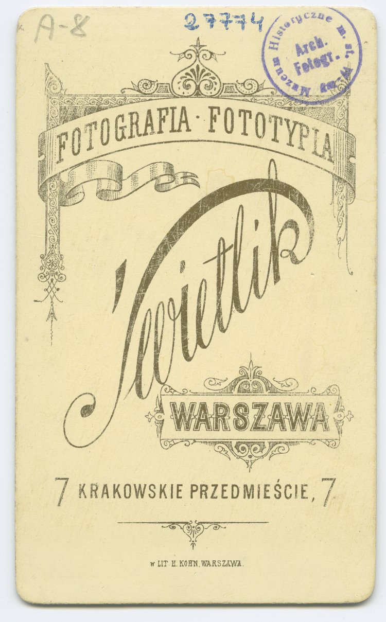 Portret nieznanego chłopca z książką