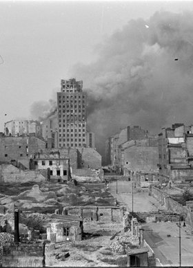 Panorama ruin zabudowy Śródmieścia przy ulicy Świętokrzyskiej