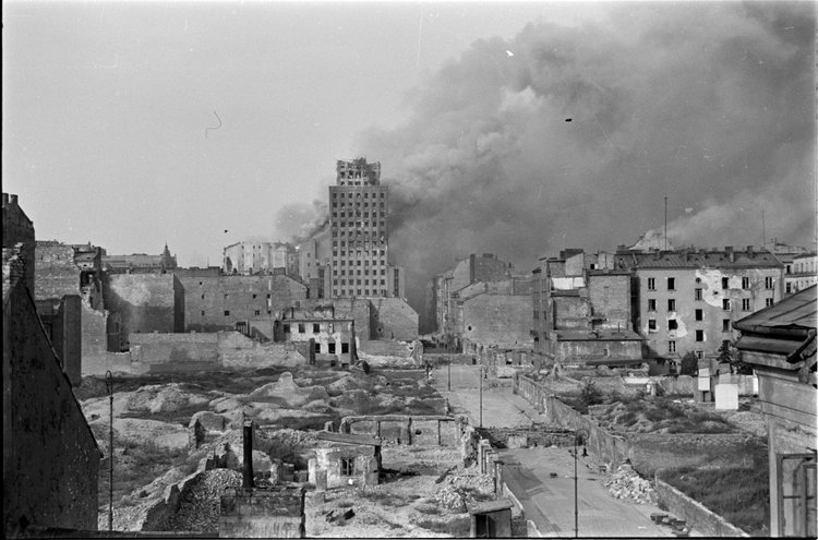 Panorama ruin zabudowy Śródmieścia przy ulicy Świętokrzyskiej