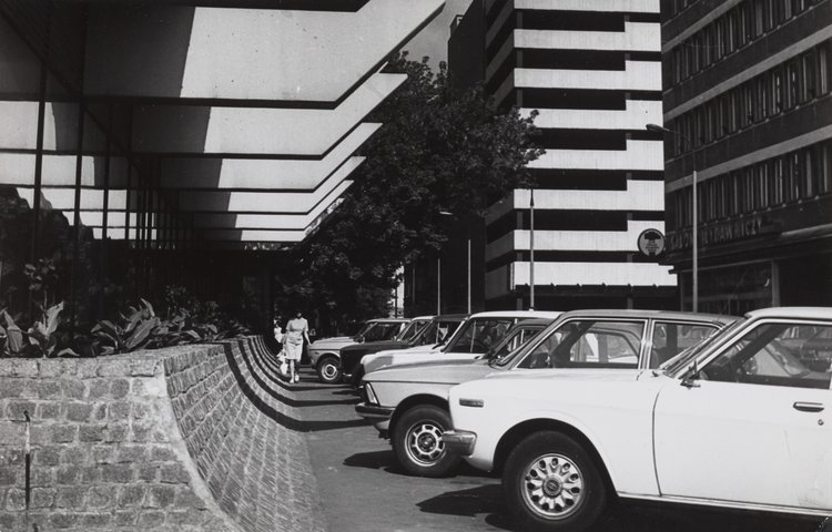 Nowogrodzka St. Near the Forum Hotel