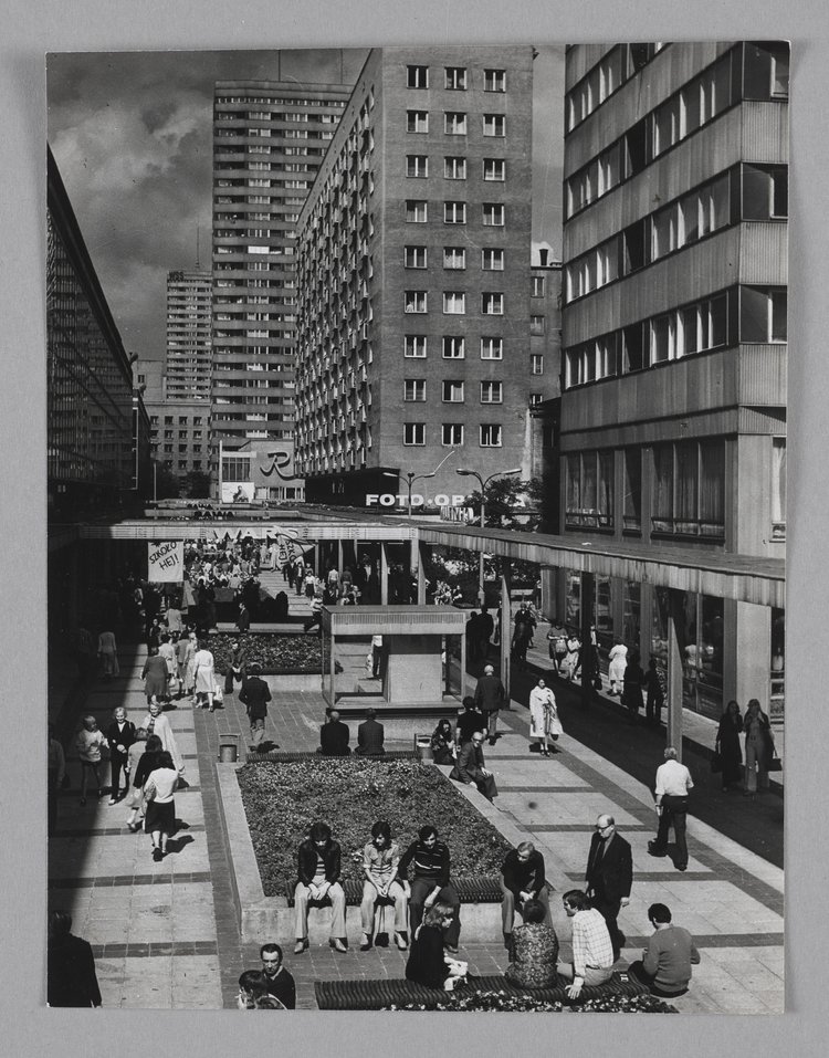 Śródmiejski Mall (currently Stefana “Wiecha” Wiecheckiego Mall)