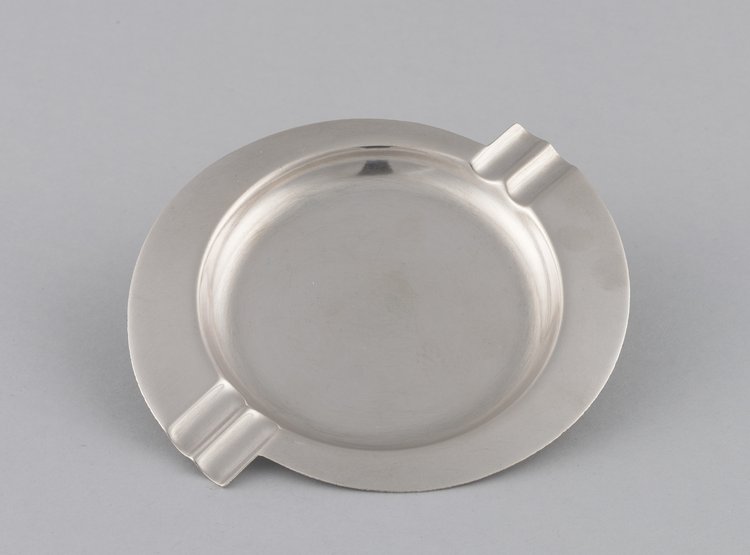 Popielniczka dwusierpowa