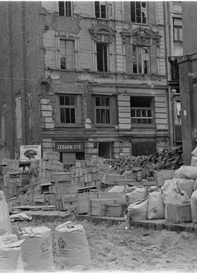 Budowa barykady na Nowym Świecie