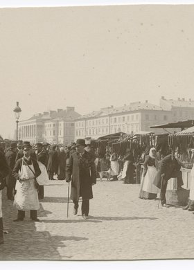 Targ na placu Żelaznej Bramy przed Wielkanocą