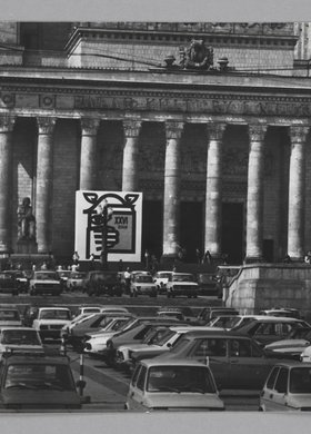 Wejście do Pałacu Kultury i Nauki podczas trwania Międzynarodowych Targów Książki