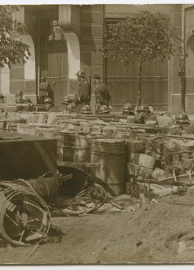 Przewrót majowy - barykada na ulicy Bagatela