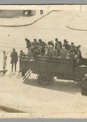 Uliczna łapanka w alei 3 Maja