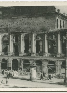 Ruiny gmachu Muzeum Przemysłu i Rolnictwa przy Krakowskim Przedmieściu