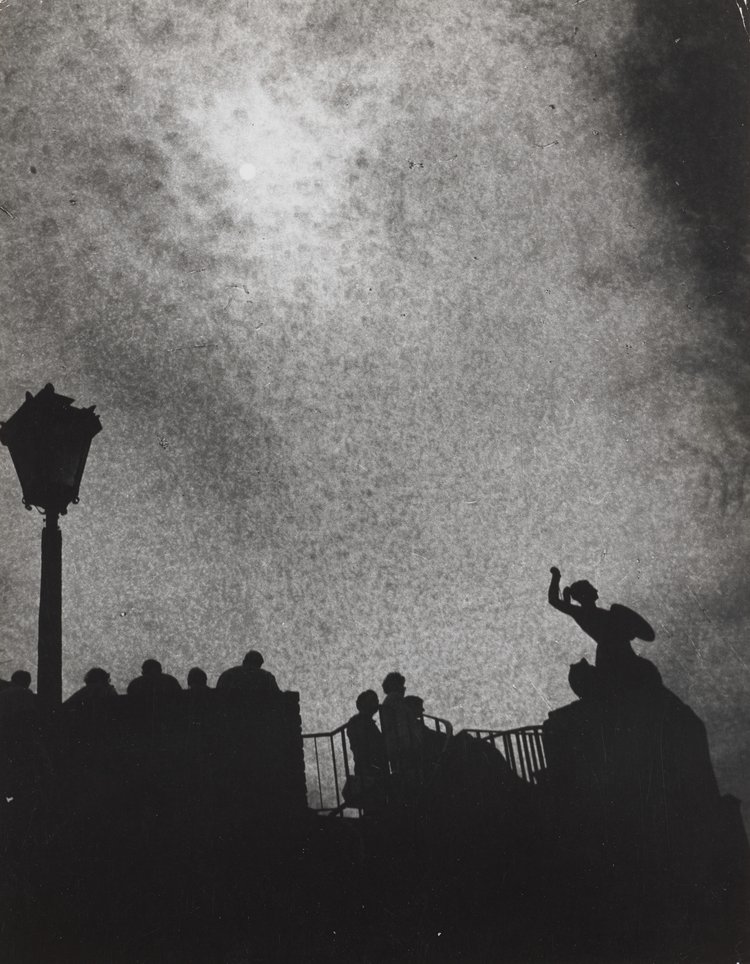 Pomnik Syreny na murach obronnych