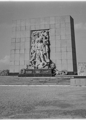 Pomnik Bohaterów Getta – monument upamiętniający bohaterów powstania w warszawskim getcie