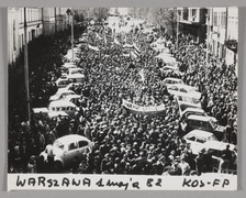 Marsz członków NSZZ "SOLIDARNOŚĆ" ulicami Warszawy w dn. 1 maja 1982 r.