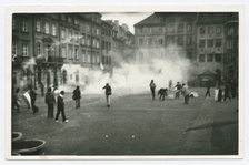 Starcia z milicją podczas manifestacji na Rynku Starego Miasta podczas stanu wojennego