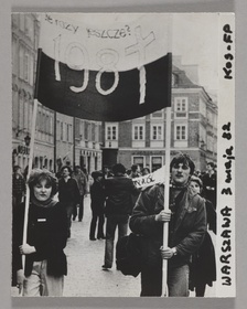 Marsz członków NSZZ "SOLIDARNOŚĆ" ulicami Warszawy w dn. 3 maja 1982 r.