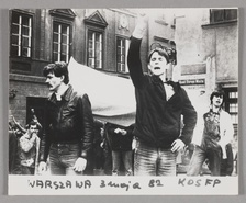 Marsz członków NSZZ "SOLIDARNOŚĆ" na ulicach Warszawy w dn. 3 maja 1982 r.