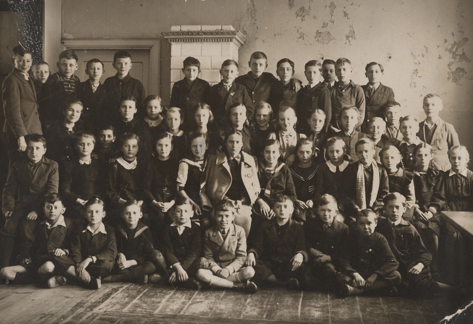 Uczniowie klasy Va 7-klasowej Polskiej Publicznej Szkoły Powszechny nr 98 w Warszawie w roku szkolnym 1940/41, między 1940 a 1941