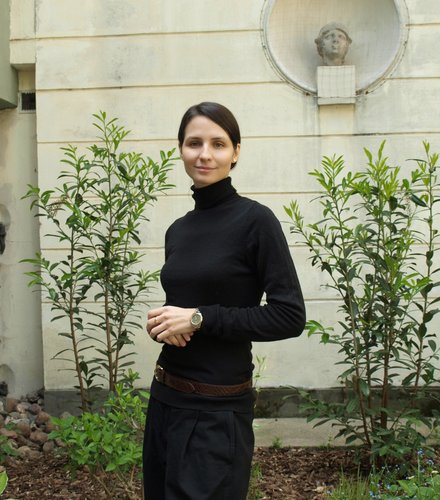 Fotografia Blanki Melanii Ciężkiej w Lapidarium Muzeum Warszawy